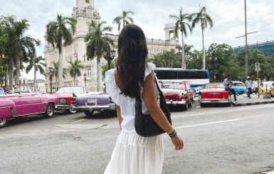 Turista visitando La Habana Cuba